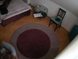 voyeurcam-julmodels-whitebed-5