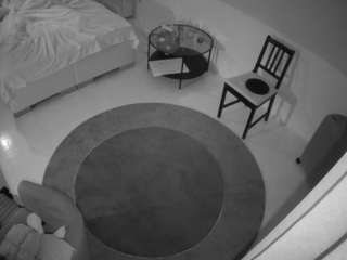 voyeurcam-julmodels-whitebed-5