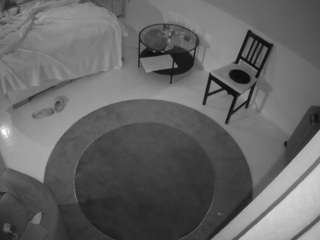 voyeurcam-julmodels-whitebed-5
