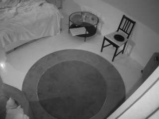 voyeurcam-julmodels-whitebed-5