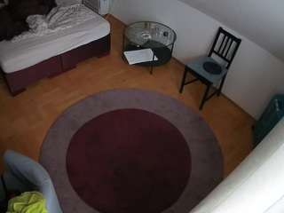 voyeurcam-julmodels-whitebed-5