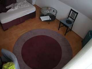 voyeurcam-julmodels-whitebed-5