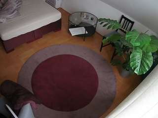 voyeurcam-julmodels-whitebed-5