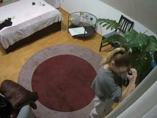 voyeurcam-julmodels-whitebed-5 Flashing live webcam