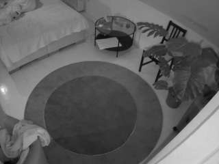 voyeurcam-julmodels-whitebed-5