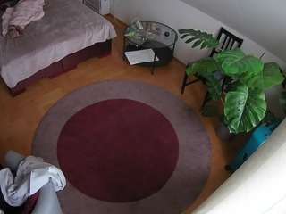 voyeurcam-julmodels-whitebed-5