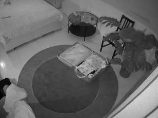 voyeurcam-julmodels-whitebed-5