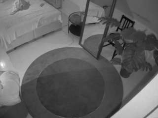 voyeurcam-julmodels-whitebed-5