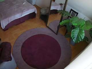 voyeurcam-julmodels-whitebed-5