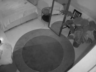 voyeurcam-julmodels-whitebed-5