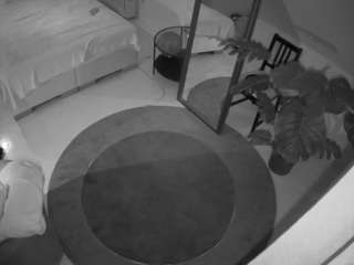 voyeurcam-julmodels-whitebed-5