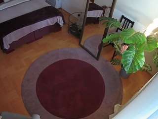 voyeurcam-julmodels-whitebed-5