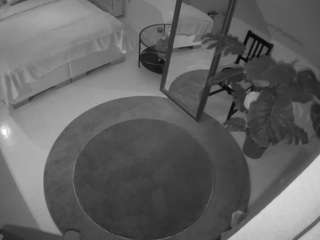 voyeurcam-julmodels-whitebed-5