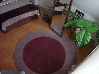 voyeurcam-julmodels-whitebed-5