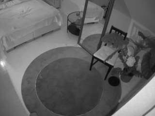 voyeurcam-julmodels-whitebed-5