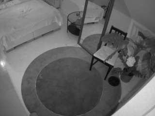 voyeurcam-julmodels-whitebed-5