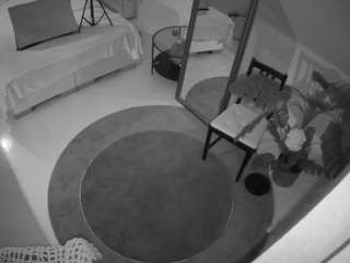 voyeurcam-julmodels-whitebed-5