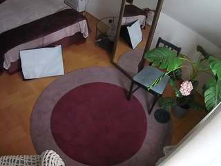 voyeurcam-julmodels-whitebed-5