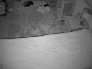 voyeurcam-julmodels-whitebed-5