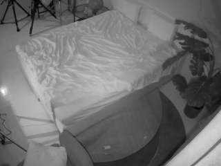 voyeurcam-julmodels-whitebed-5 webcam model