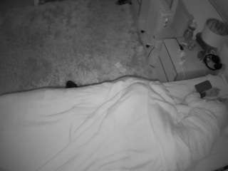 voyeurcam-julmodels-whitebed-5 webcam