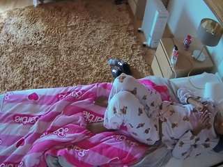 voyeurcam-julmodels-whitebed-5 webcam