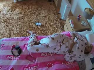 voyeurcam-julmodels-whitebed-5 webcam