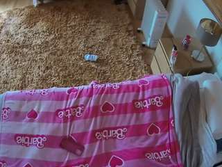 voyeurcam-julmodels-whitebed-5 webcam