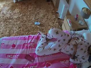 voyeurcam-julmodels-whitebed-5 webcam