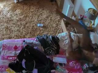 voyeurcam-julmodels-whitebed-5 webcam