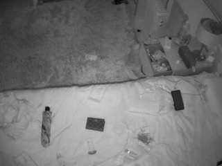 voyeurcam-julmodels-whitebed-5 webcam