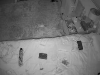 voyeurcam-julmodels-whitebed-5 webcam
