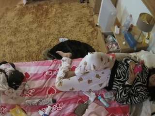 voyeurcam-julmodels-whitebed-5 webcam