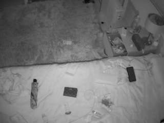 voyeurcam-julmodels-whitebed-5