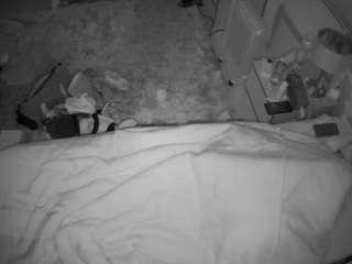 voyeurcam-julmodels-whitebed-5 webcam