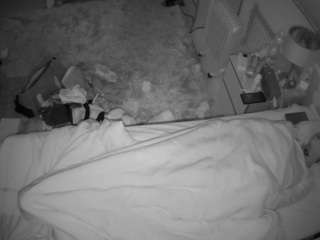 voyeurcam-julmodels-whitebed-5 webcam