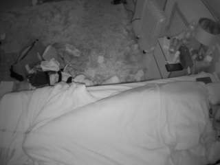 voyeurcam-julmodels-whitebed-5 webcam