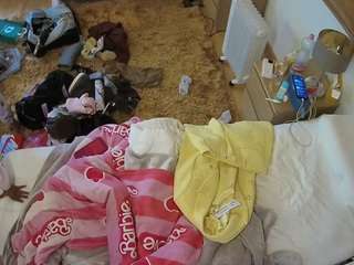 voyeurcam-julmodels-whitebed-5 webcam
