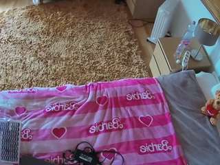 voyeurcam-julmodels-whitebed-5 webcam