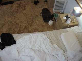 voyeurcam-julmodels-whitebed-5 webcam