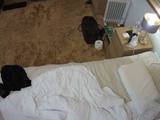 voyeurcam-julmodels-whitebed-5