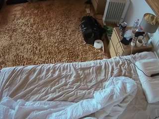 voyeurcam-julmodels-whitebed-5