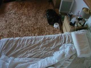 voyeurcam-julmodels-whitebed-5