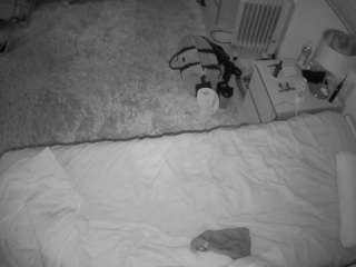 voyeurcam-julmodels-whitebed-5 webcam