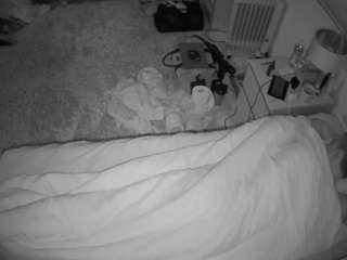 voyeurcam-julmodels-whitebed-5 webcam