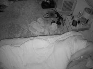voyeurcam-julmodels-whitebed-5 webcam