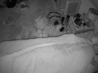 voyeurcam-julmodels-whitebed-5 webcam