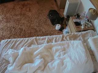voyeurcam-julmodels-whitebed-5 webcam