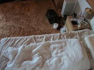 voyeurcam-julmodels-whitebed-5 webcam