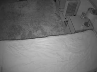 voyeurcam-julmodels-whitebed-5 webcam